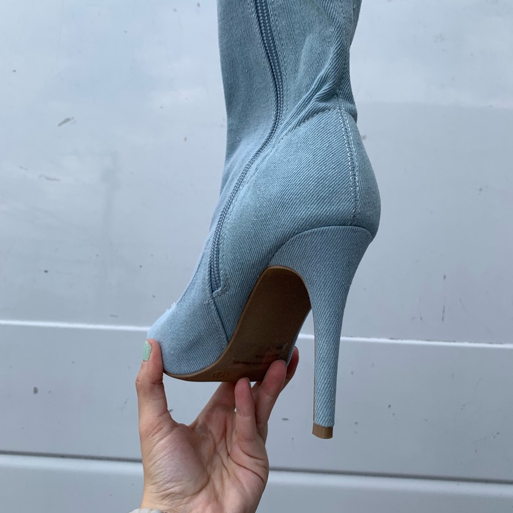 Lt Denim Frayed Ankle heel - Picture 6 of 8
